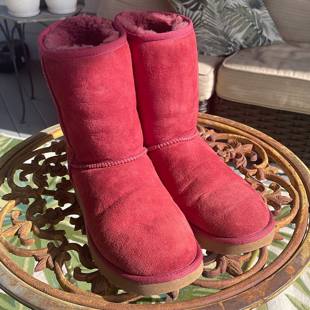 Ugg Classic Short II Boots EUC Red Sz 10